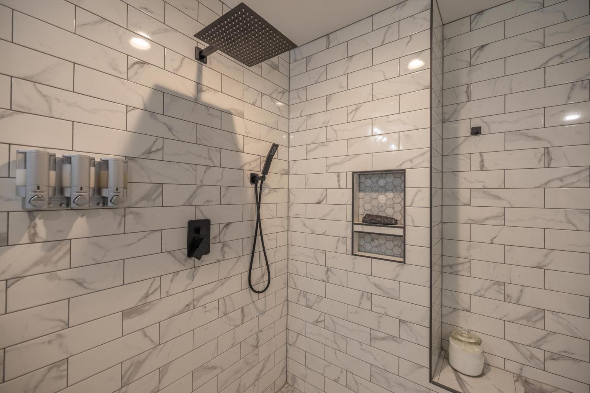 Вилла Mid-Century Modern Impeccable Remodel With Hot Tub Эшвилл Экстерьер фото
