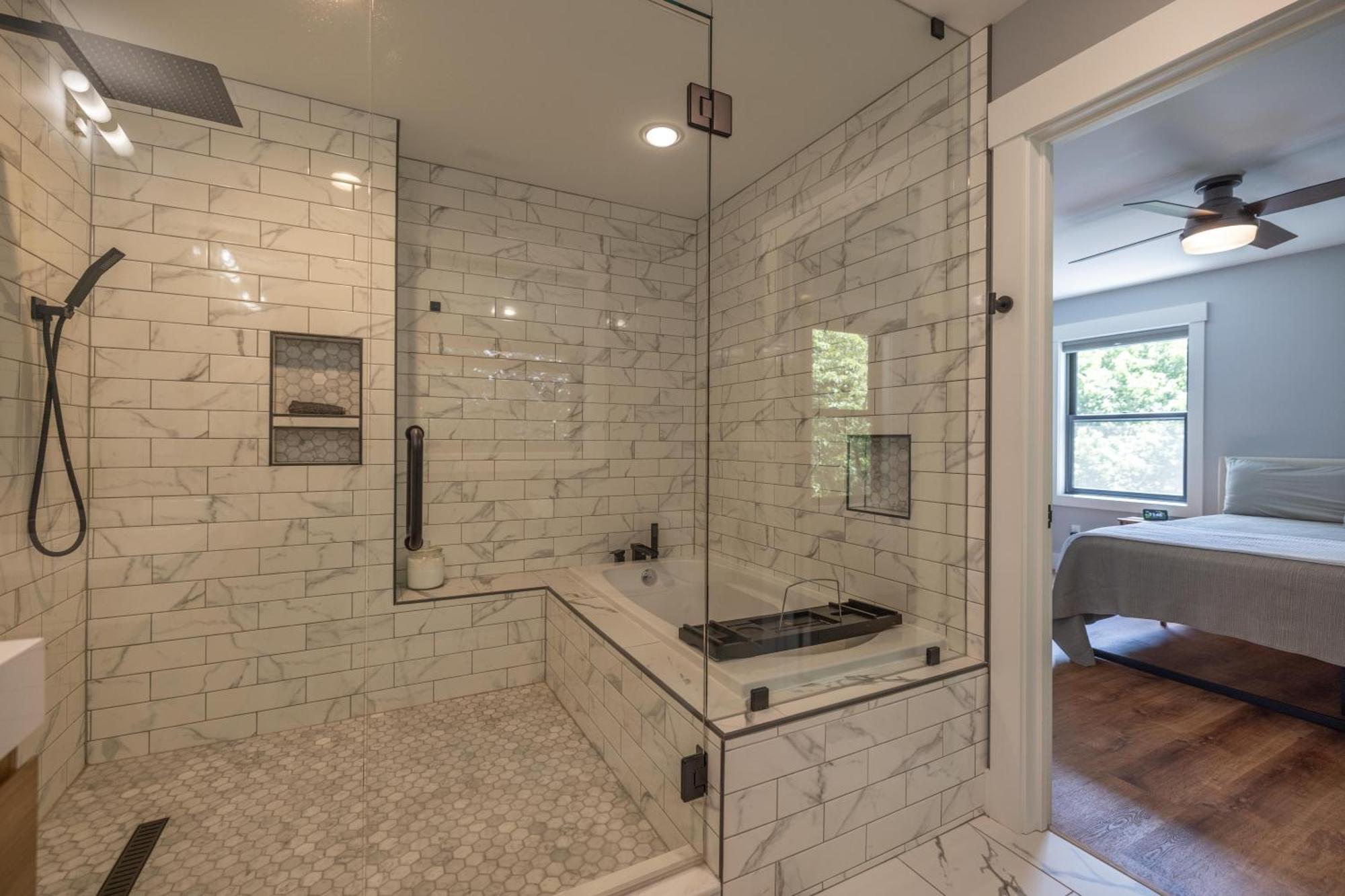 Вилла Mid-Century Modern Impeccable Remodel With Hot Tub Эшвилл Экстерьер фото