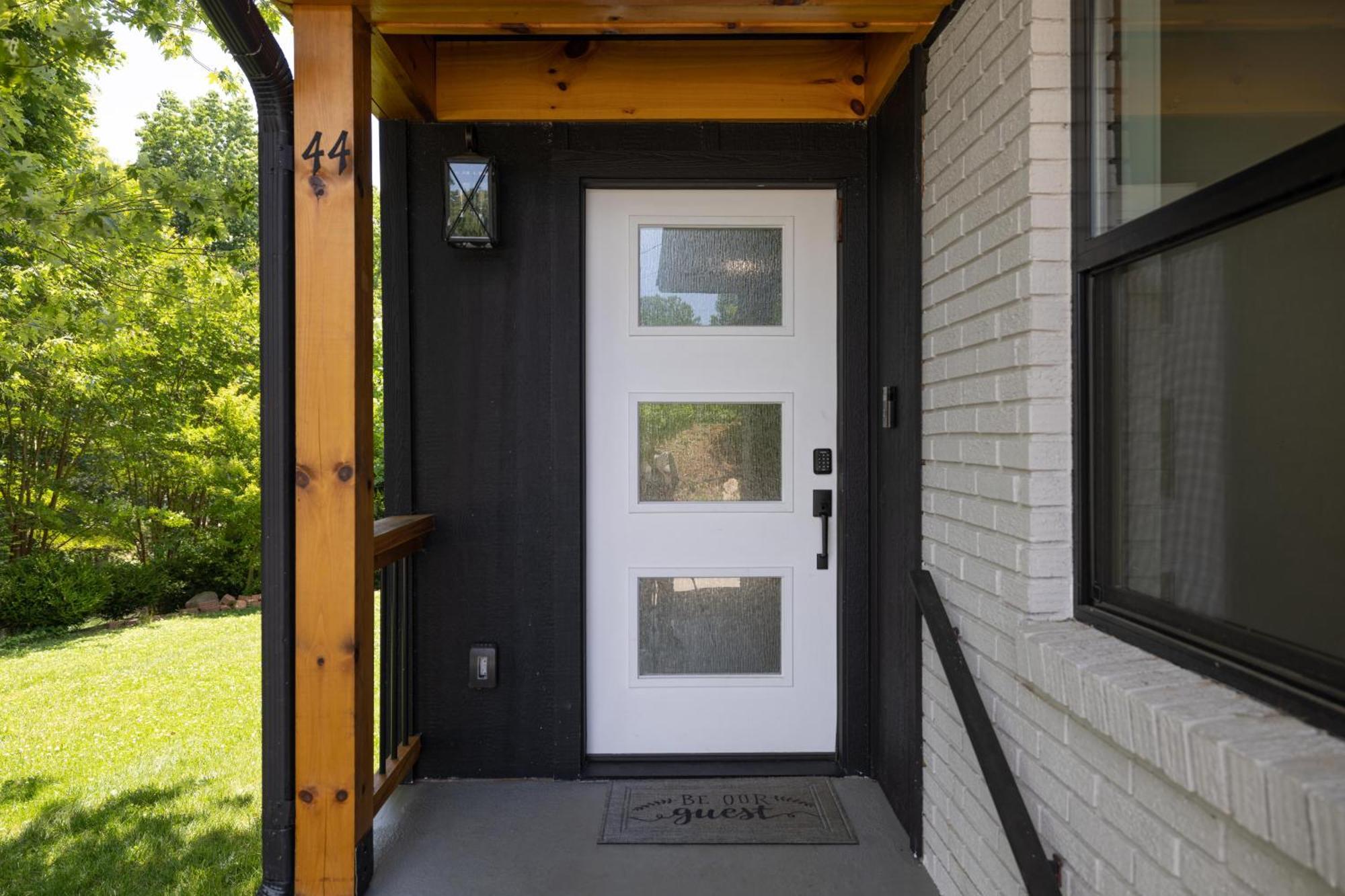 Вилла Mid-Century Modern Impeccable Remodel With Hot Tub Эшвилл Экстерьер фото