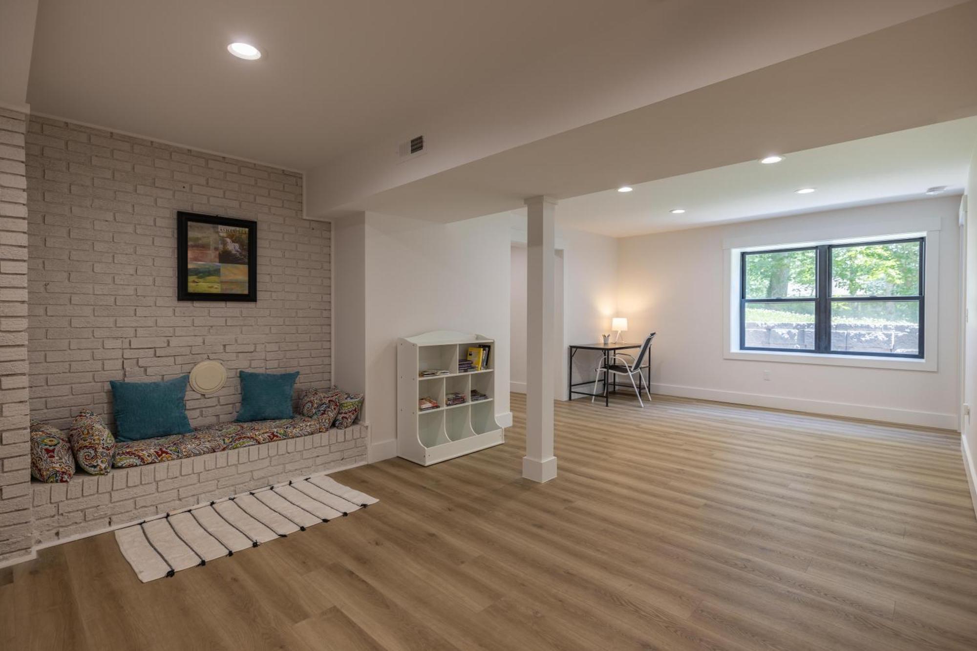 Вилла Mid-Century Modern Impeccable Remodel With Hot Tub Эшвилл Экстерьер фото